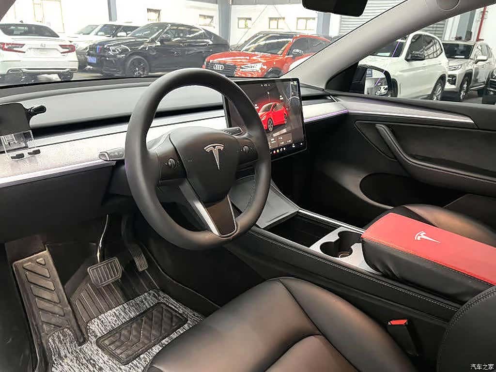 Tesla Model Y, 2024 6