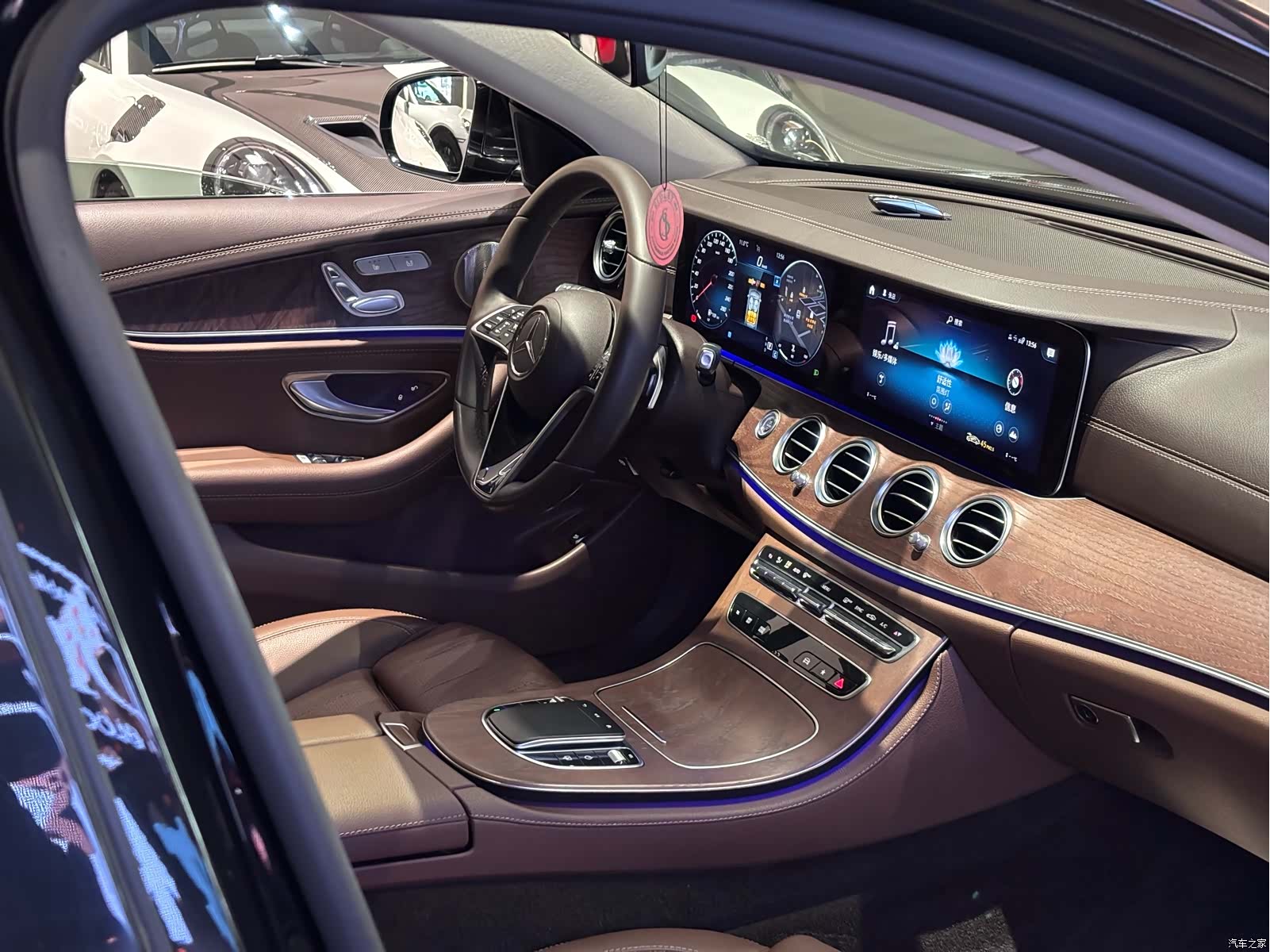 Mercedes-Benz E-Class, 2022 13