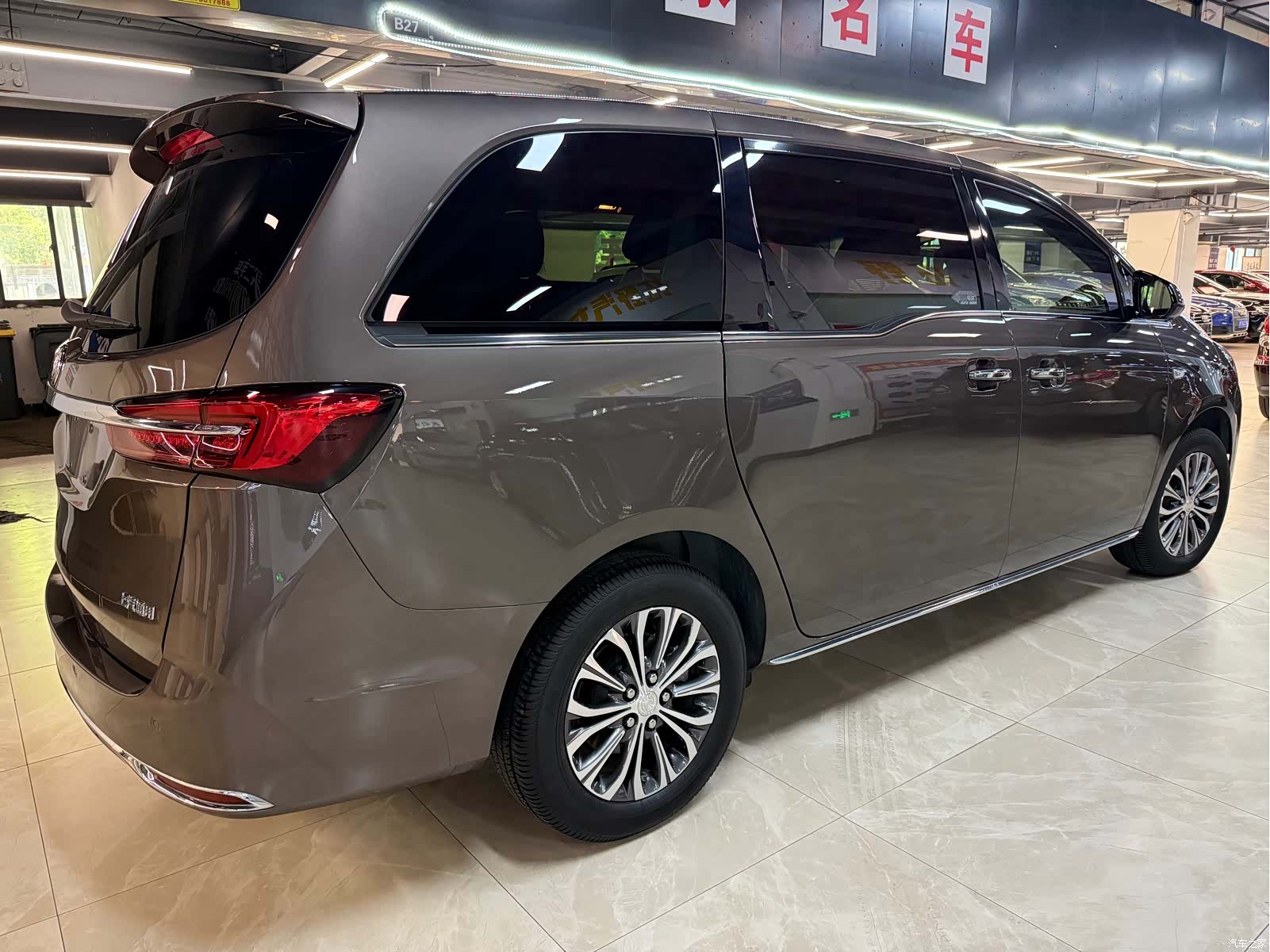 Buick GL8, 2025 9