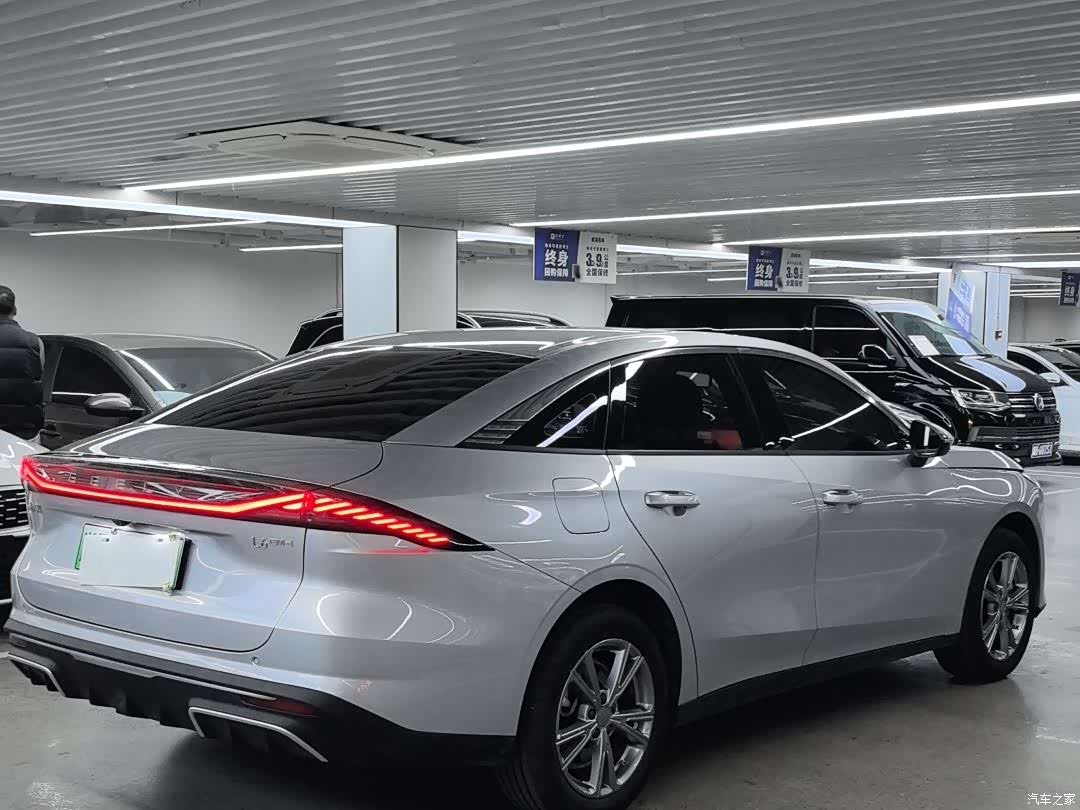 Geely Galaxy L6, 2025 17