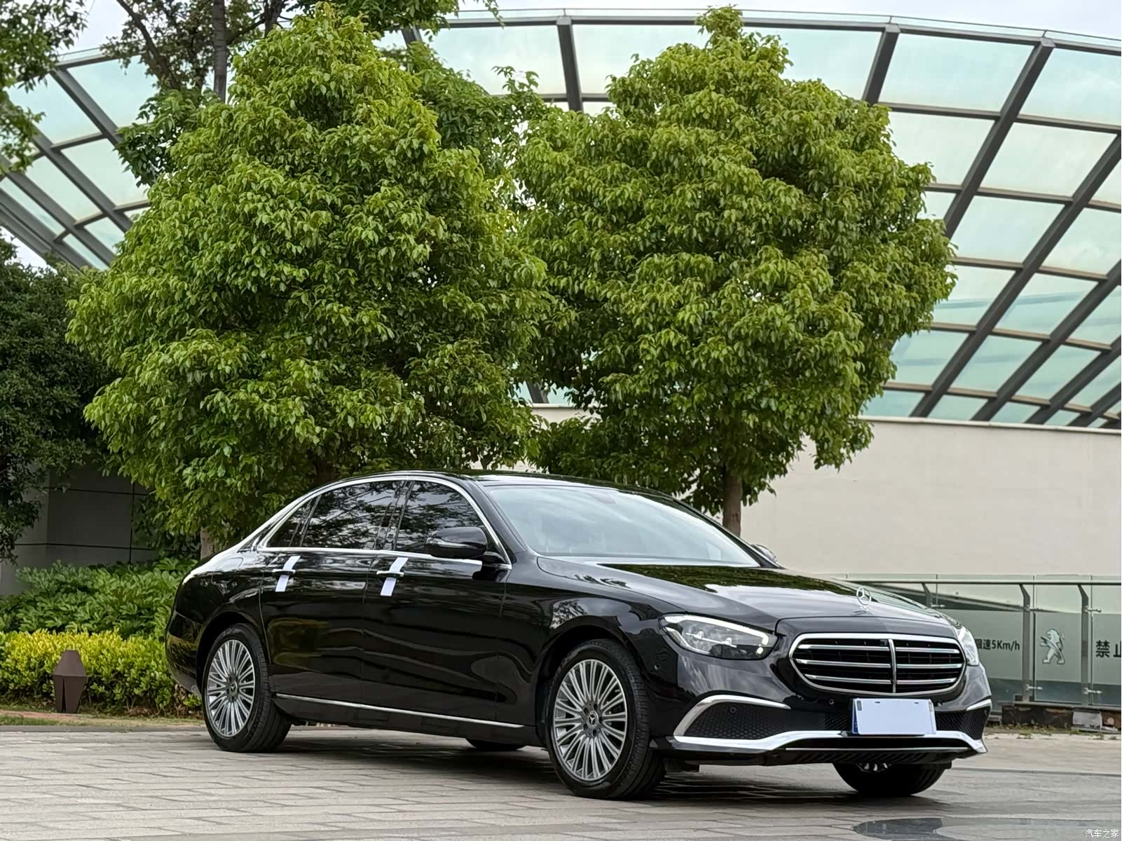 Mercedes-Benz E-Class, 2022 3