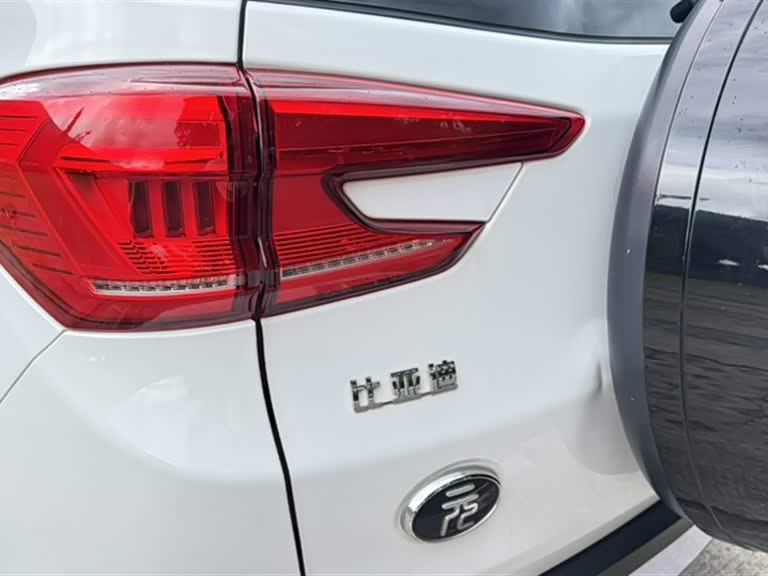 BYD Yuan Pro BYD Yuan Pro