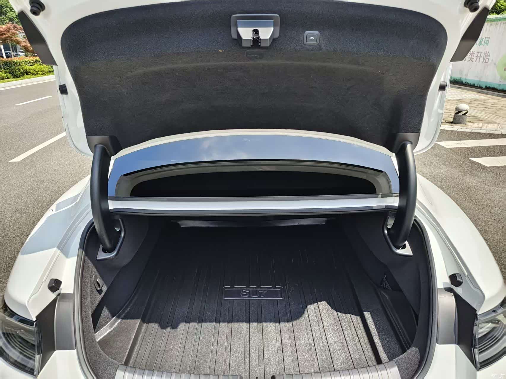 Xiaomi SU7, 2025 10