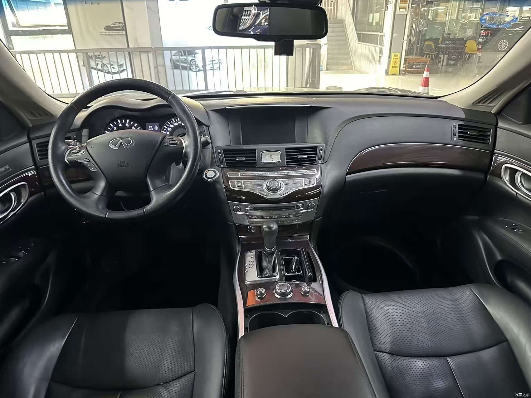 Infiniti Q70, 2012 8