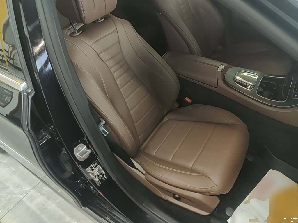 Mercedes-Benz E-Class, 2023 25