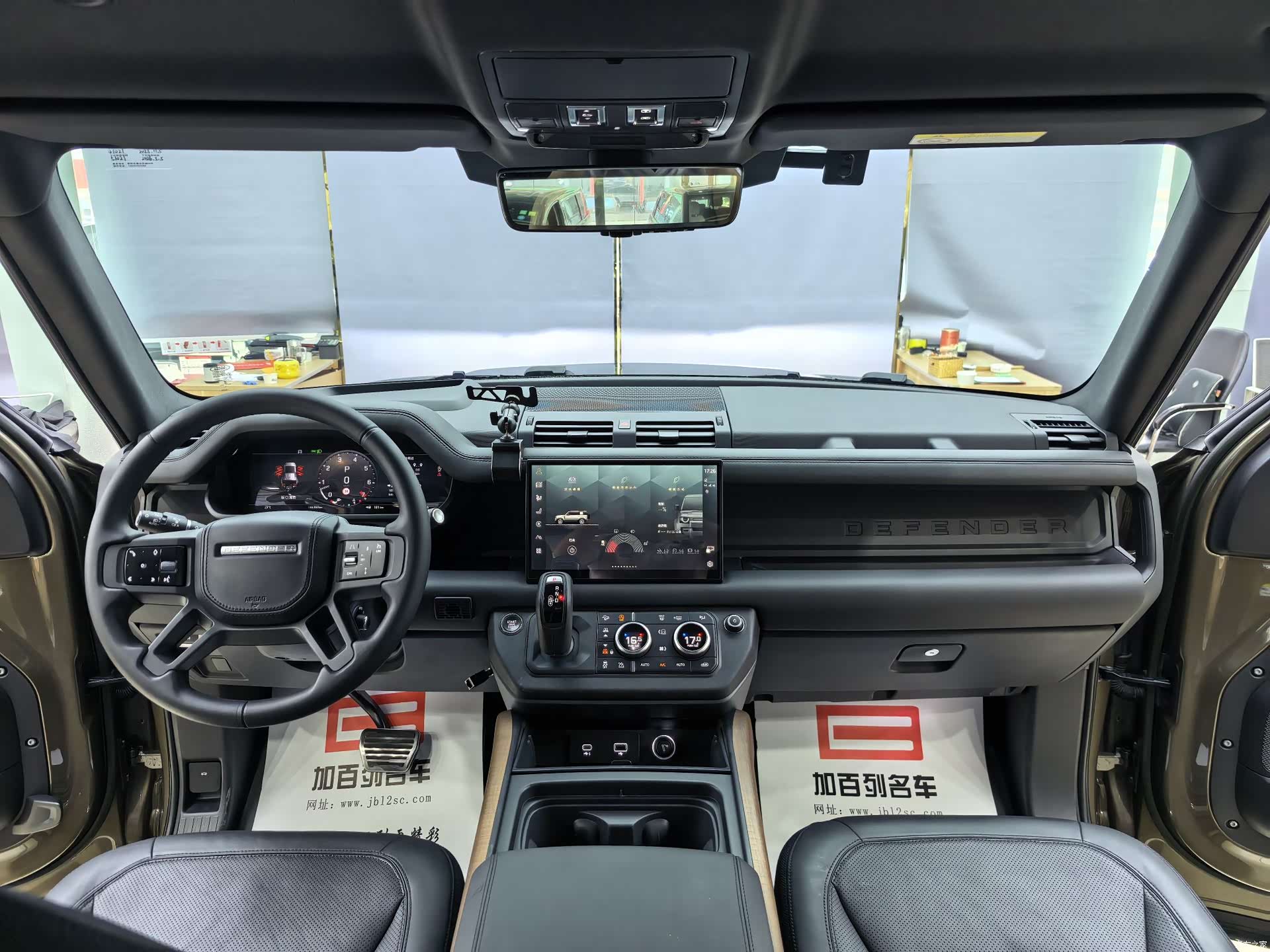 Land Rover Defender, 2023 11