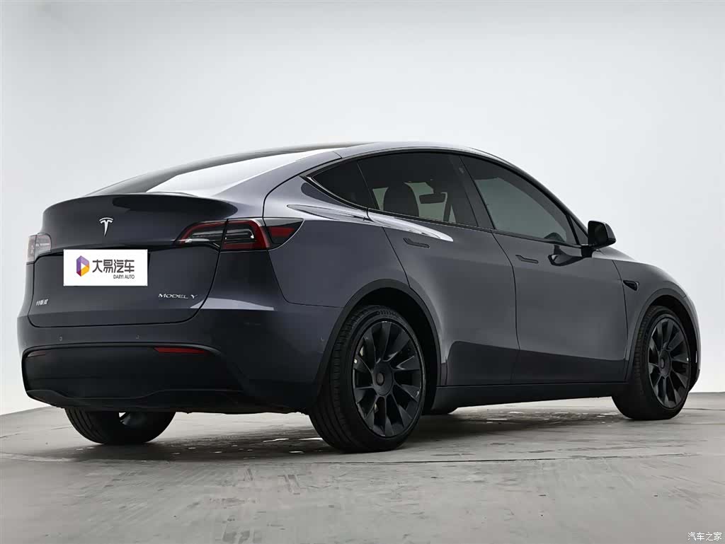 Tesla Model Y, 2021 3