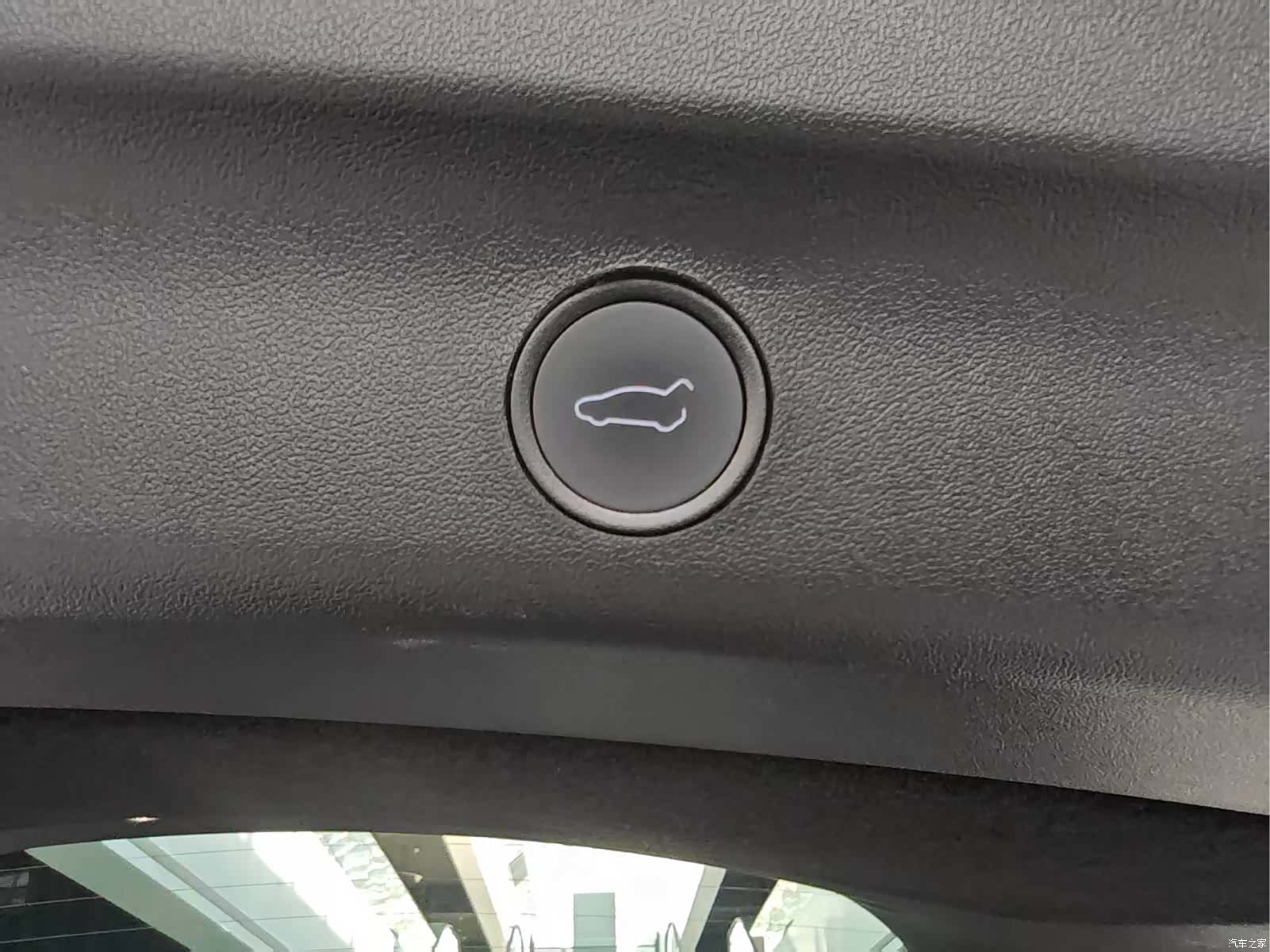 Tesla Model Y, 2023 19