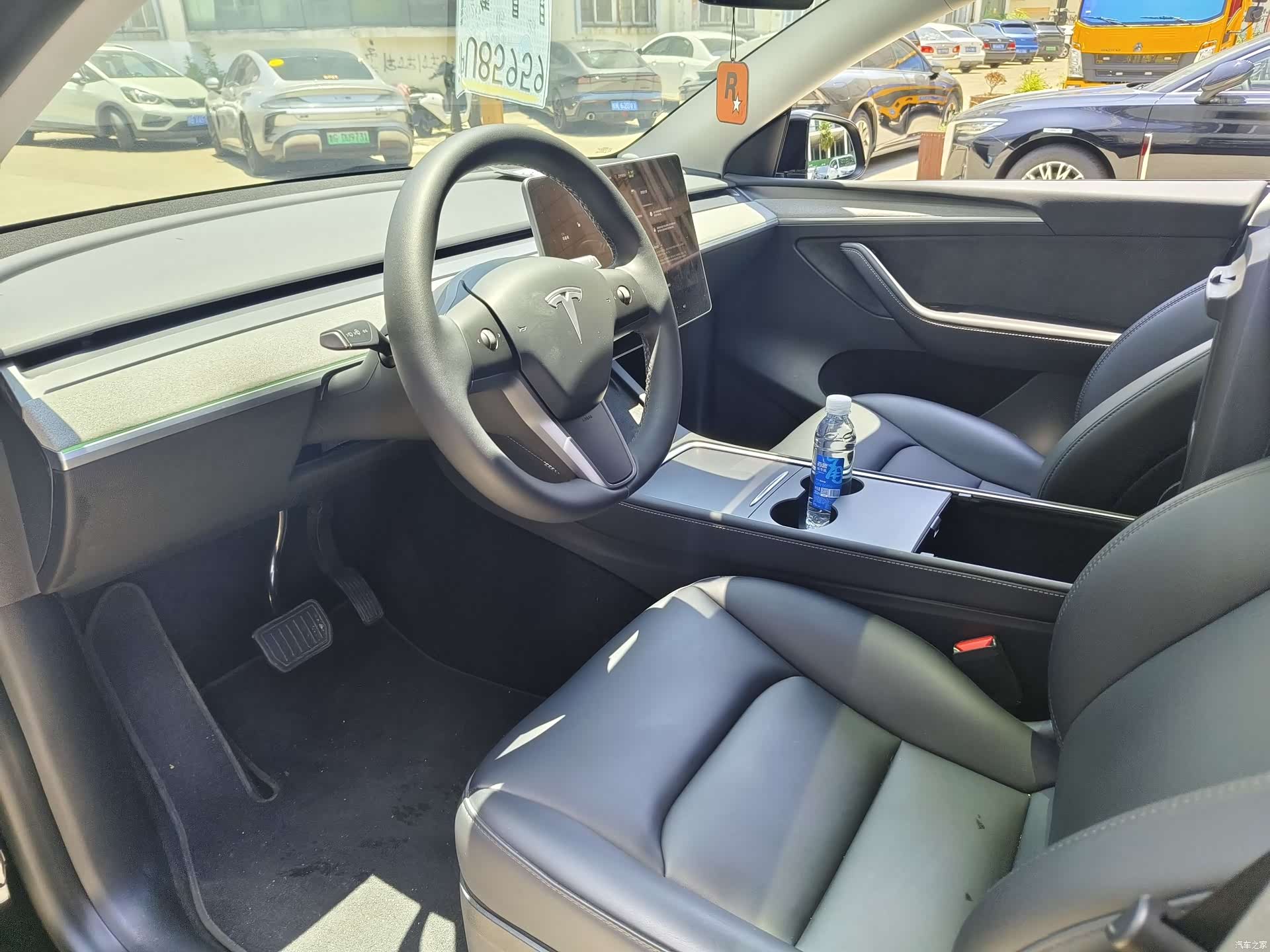 Tesla Model Y, 2023 4