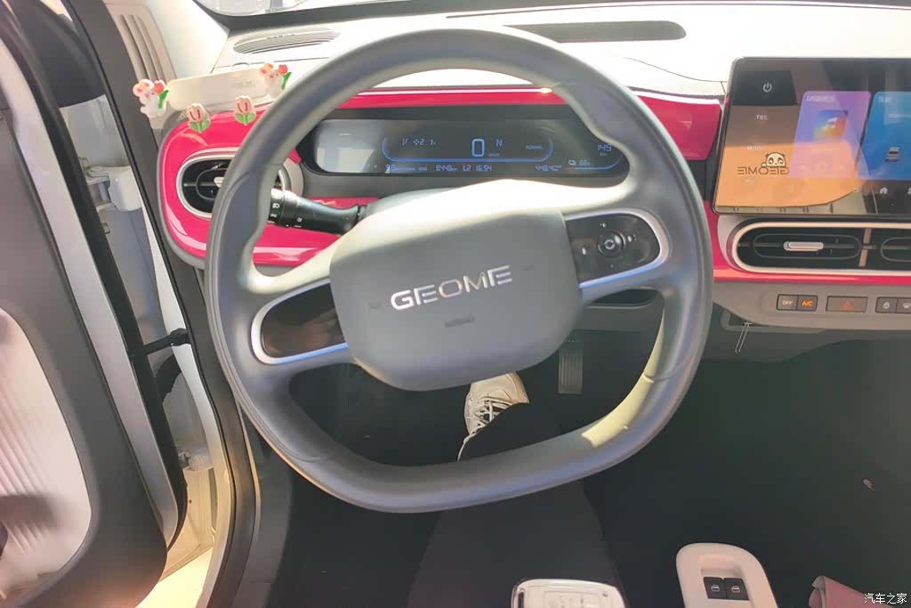 Geely Panda, 2025 15