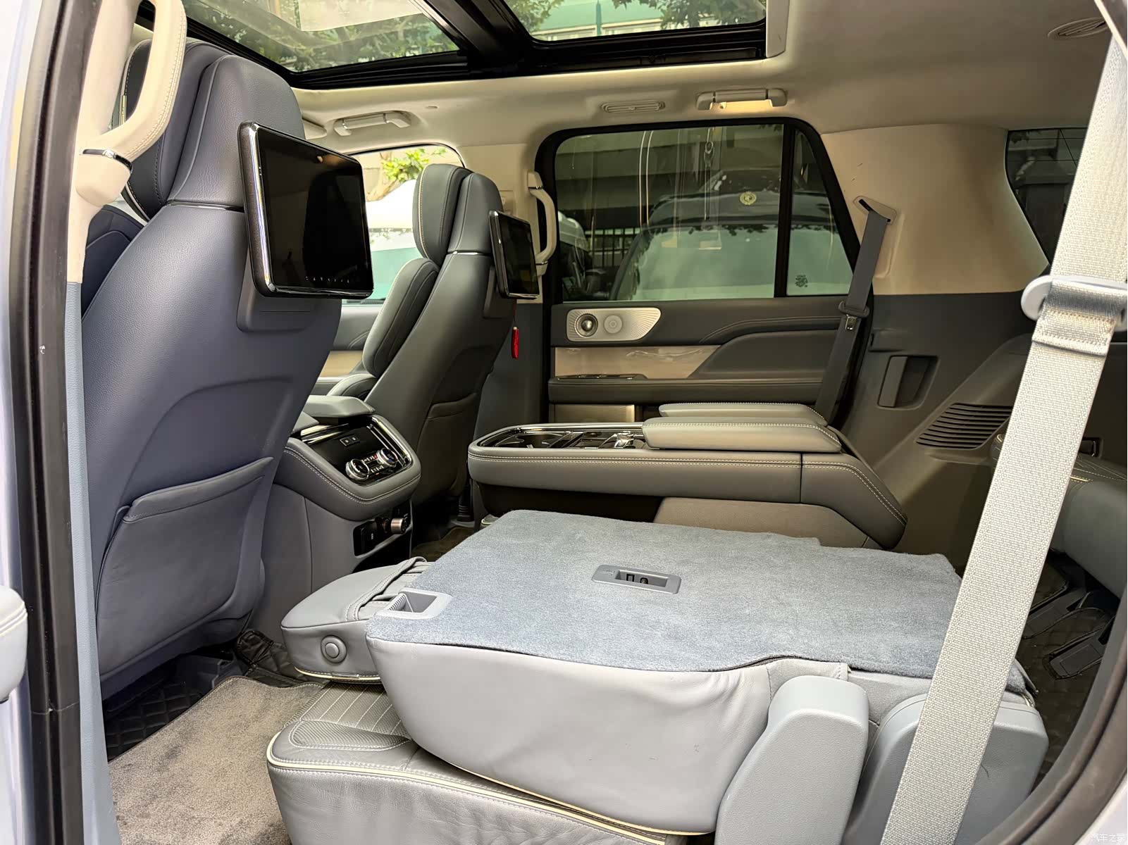 Lincoln Navigator, 2020 8