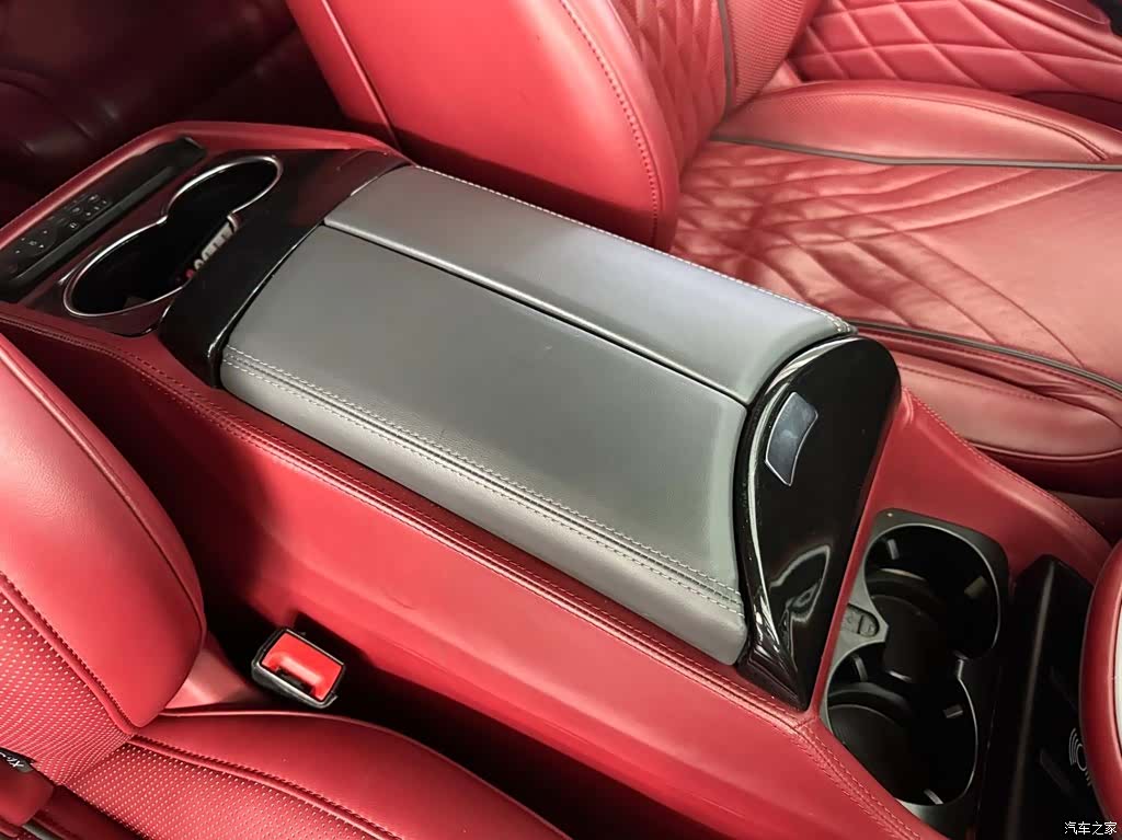 Mercedes-Benz 7, 2023 8