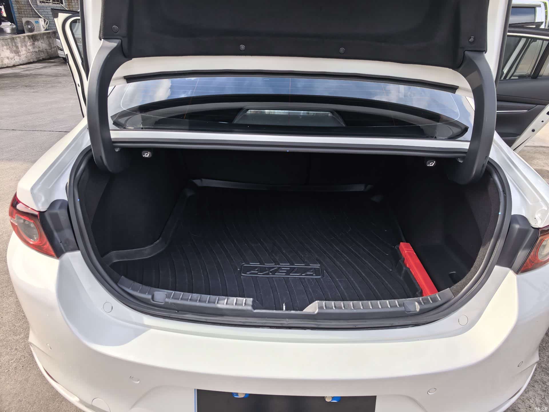 Mazda Mazda3, 2023 13