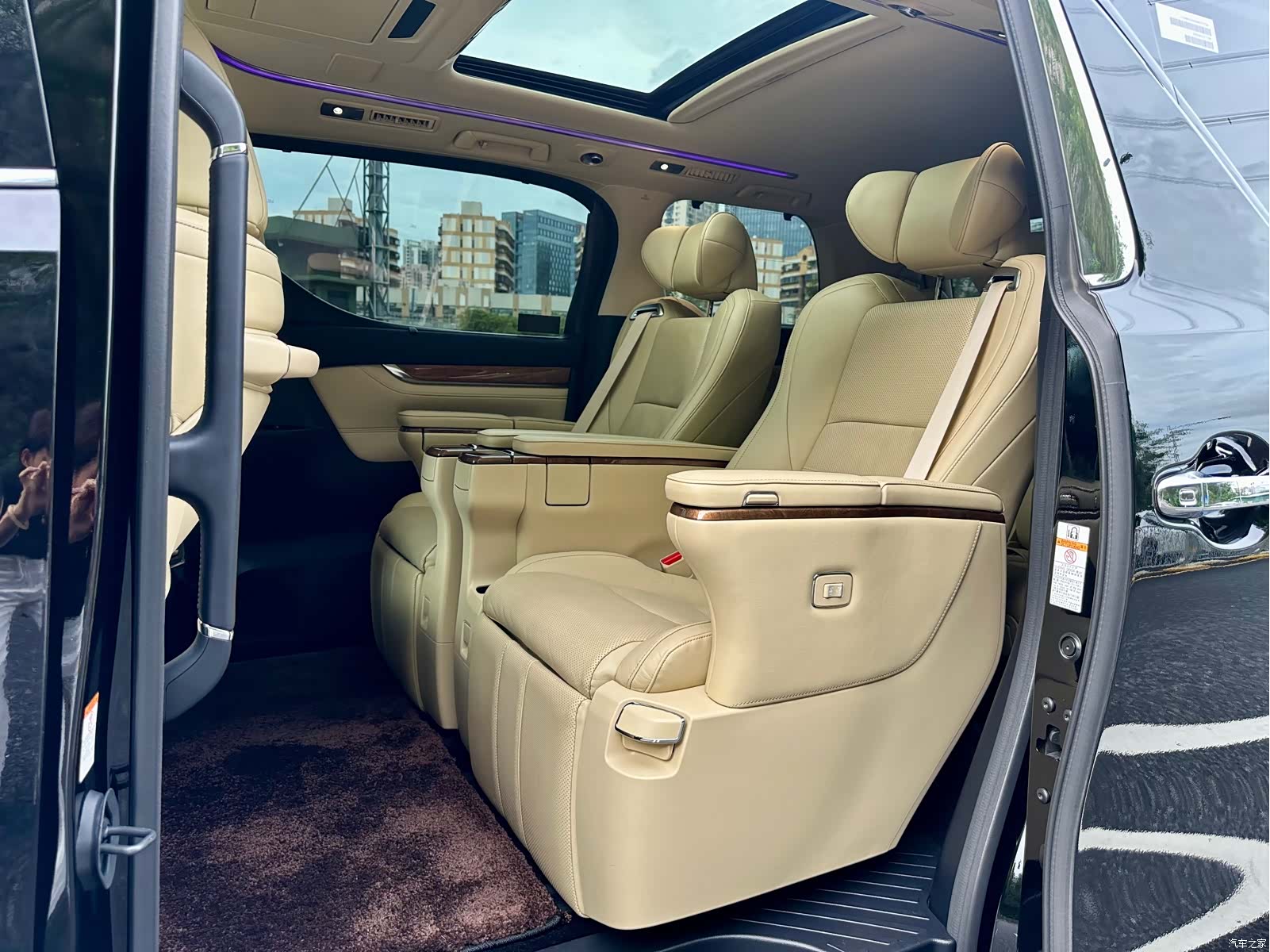 Toyota Alphard, 2018 все фото