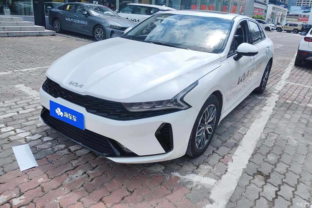 Kia K5, 2025 1