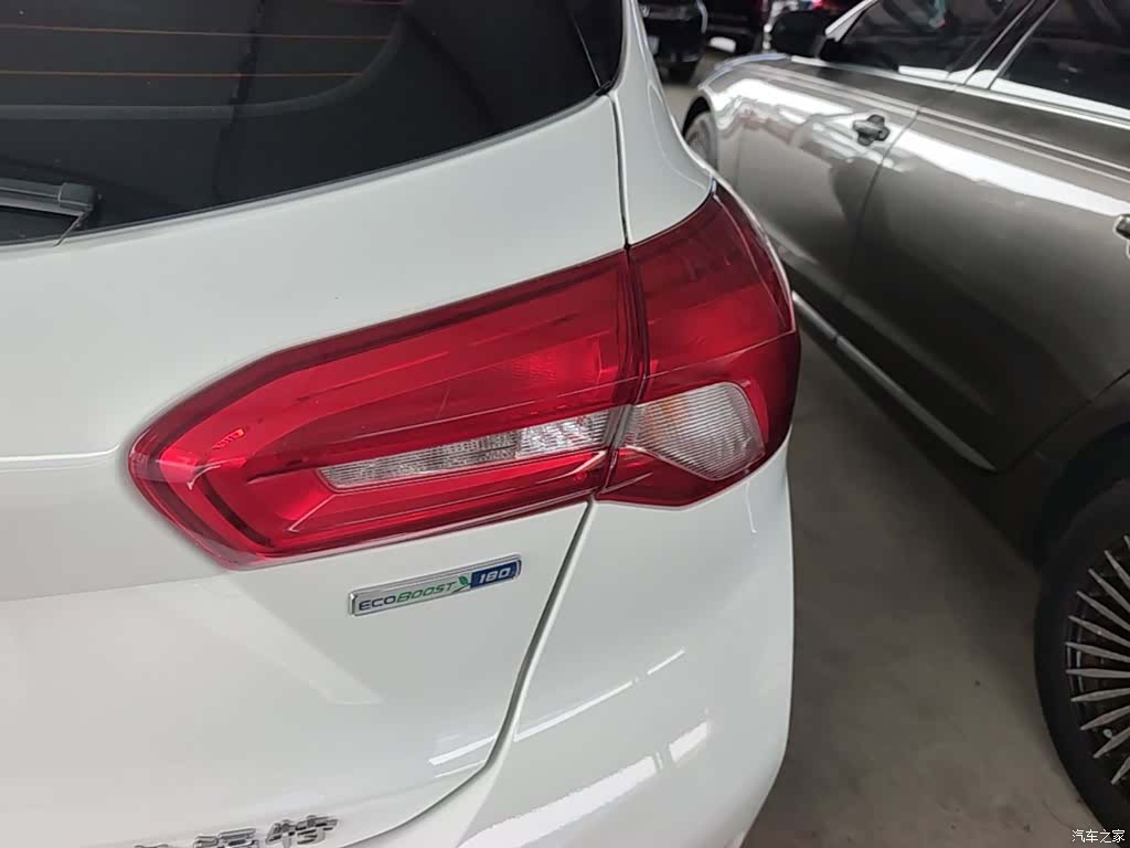 Ford Focus, 2022 8