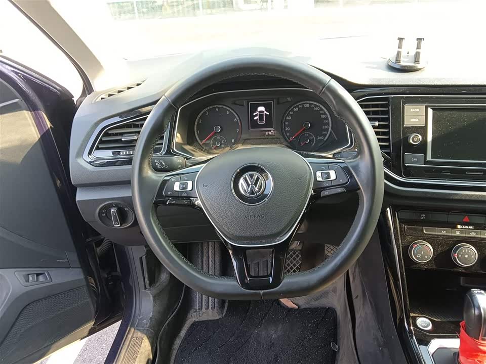 Volkswagen T-ROC exploring Songs