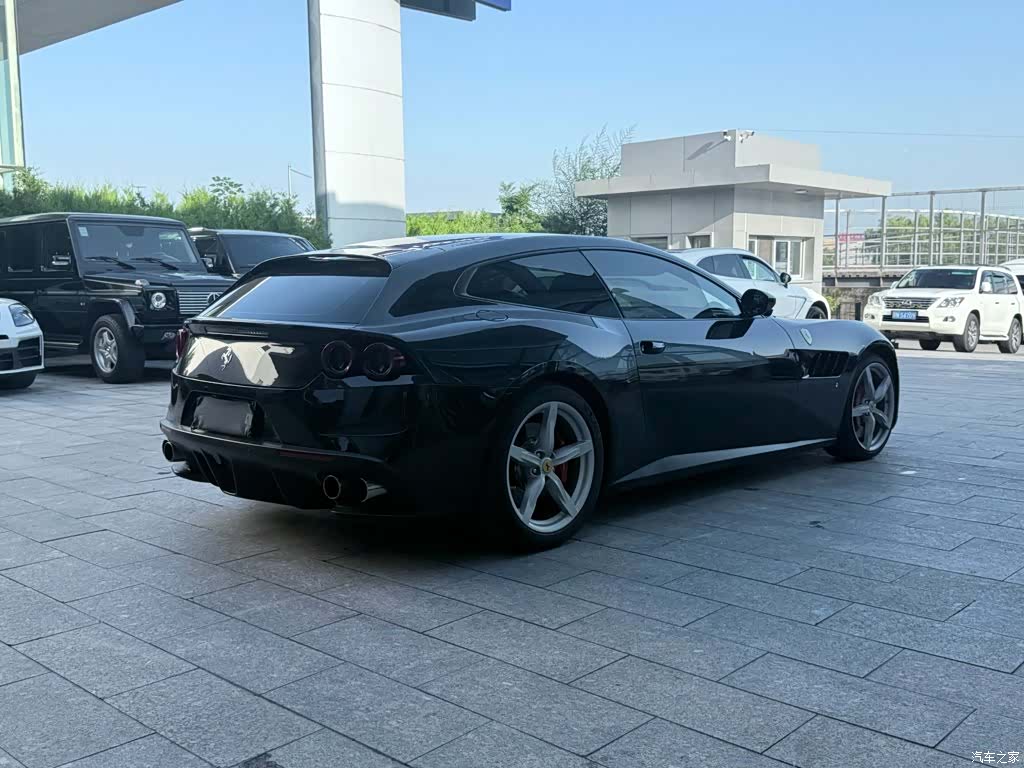Ferrari GTC4Lus, 2019 12