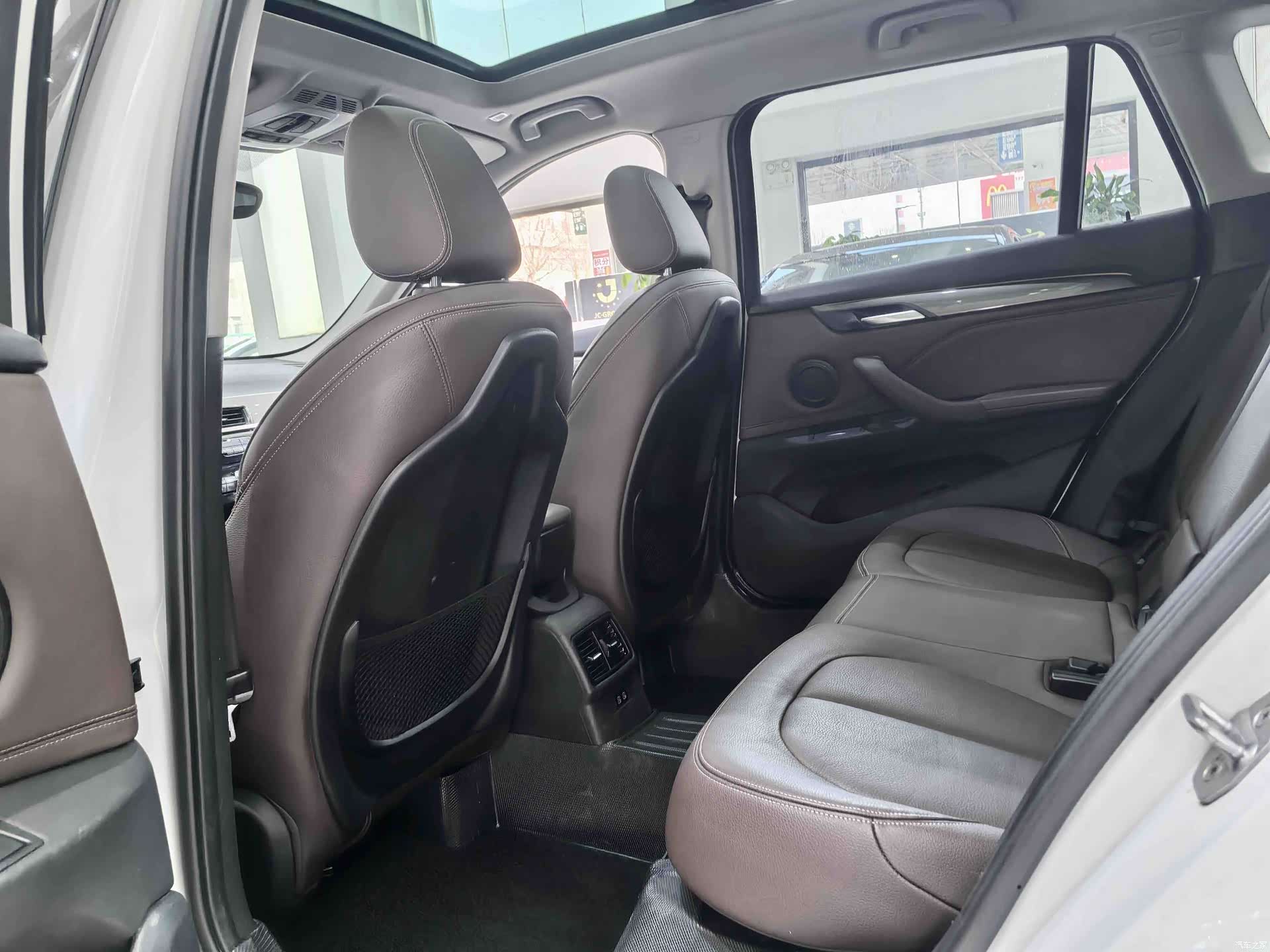BMW X1, 2018 все фото