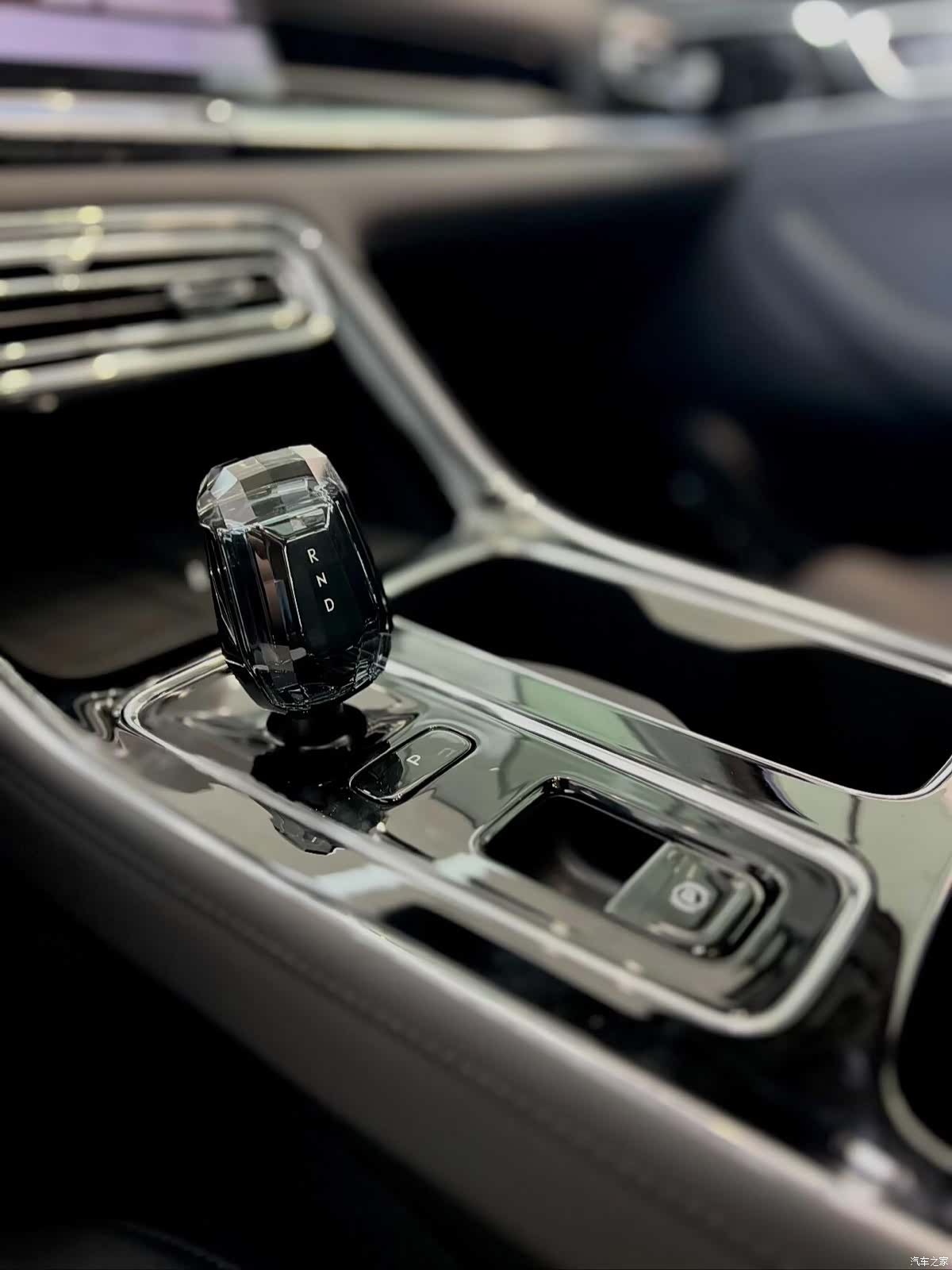 Geely Emgrand, 2025 4