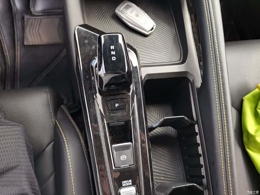 Geely Coolray, 2024 14