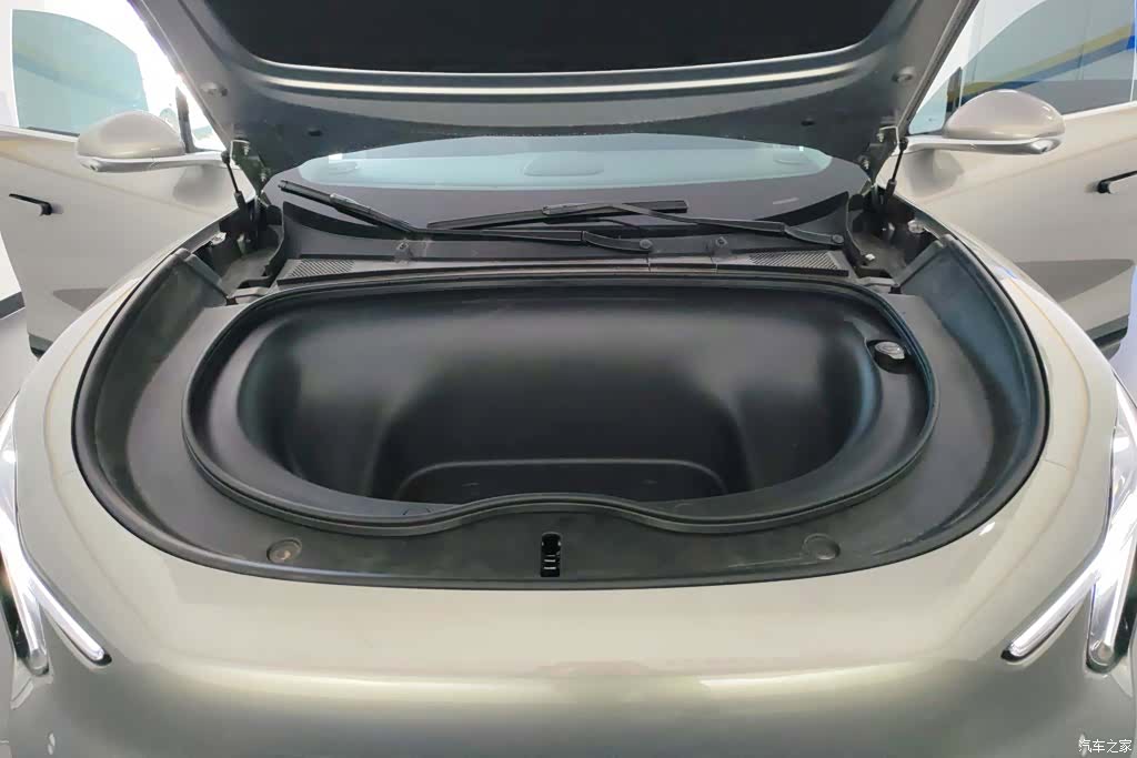 IM Motors LS6, 2025 10