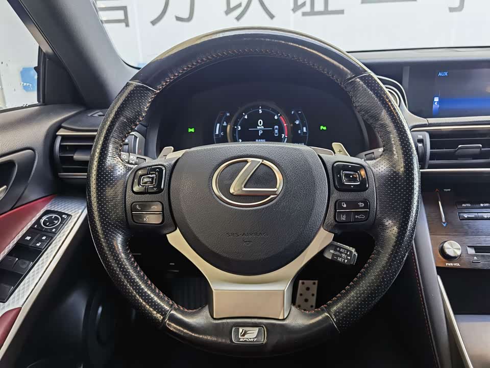 Lexus IS