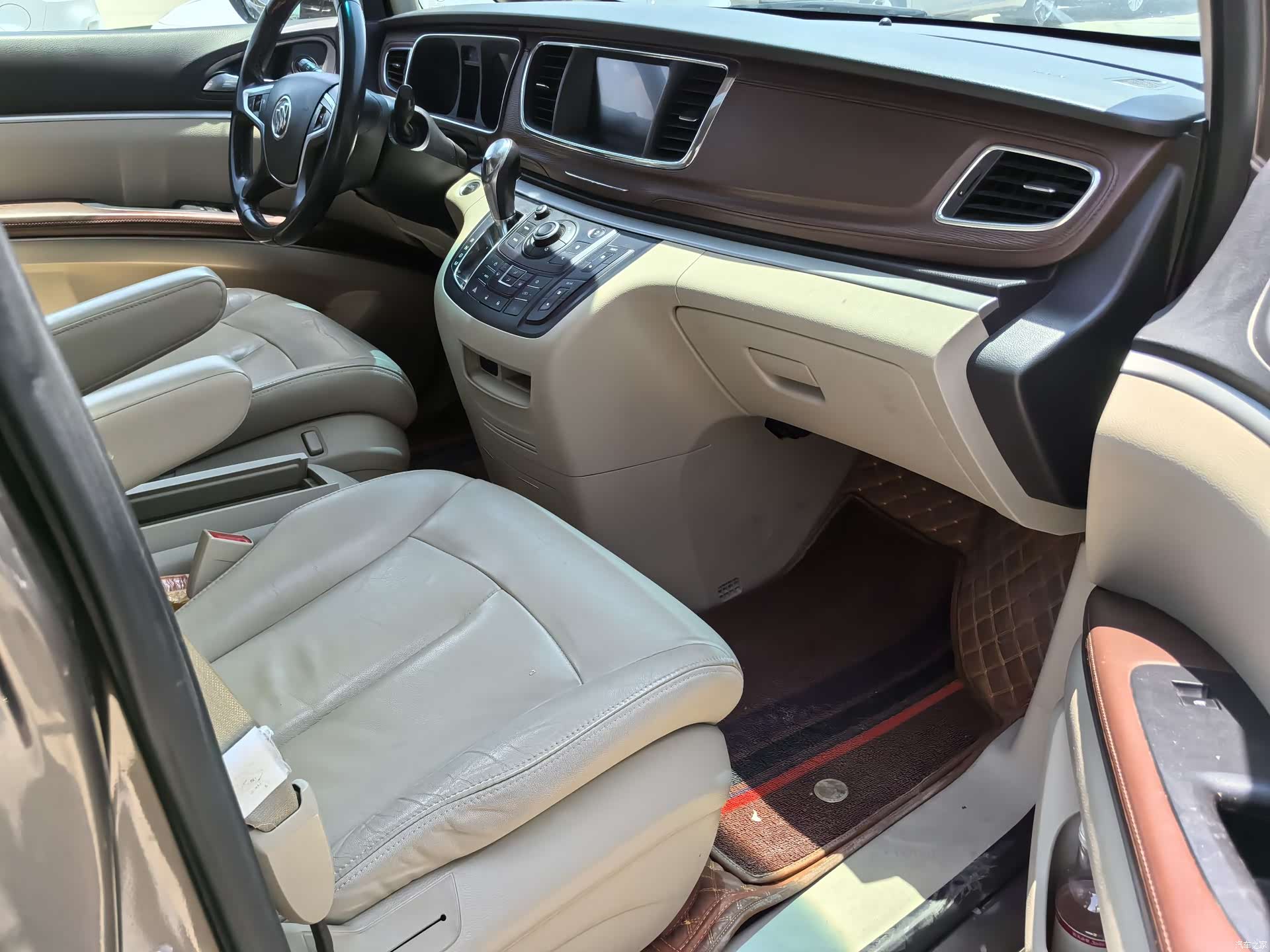 Buick GL8, 2018 13