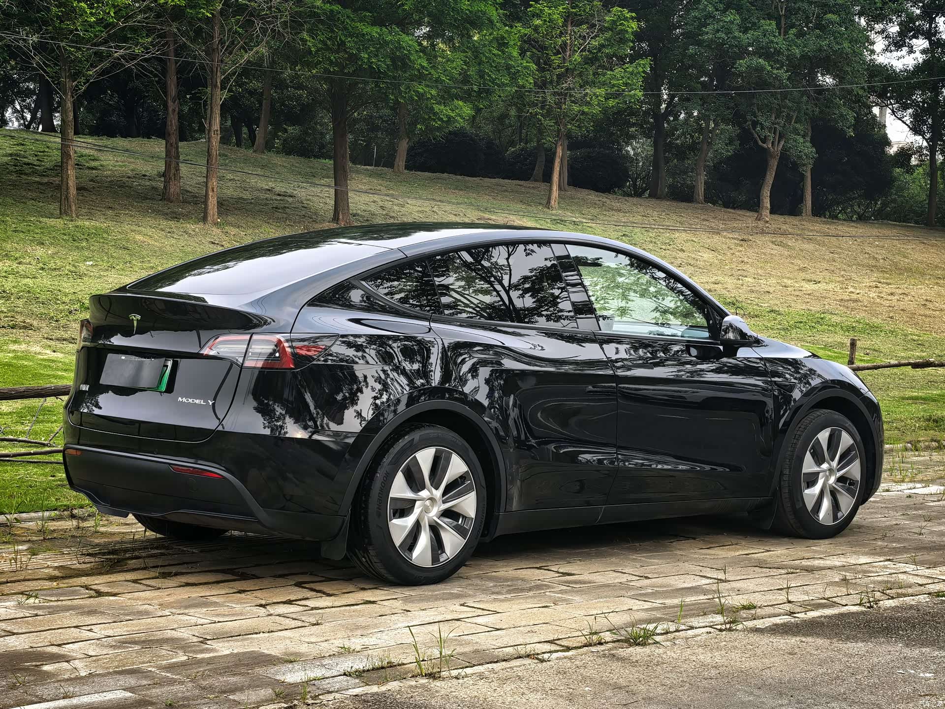 Tesla Model Y, 2021 4