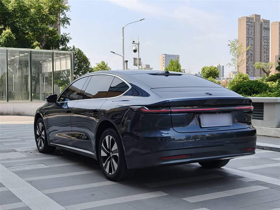 NIO ET7