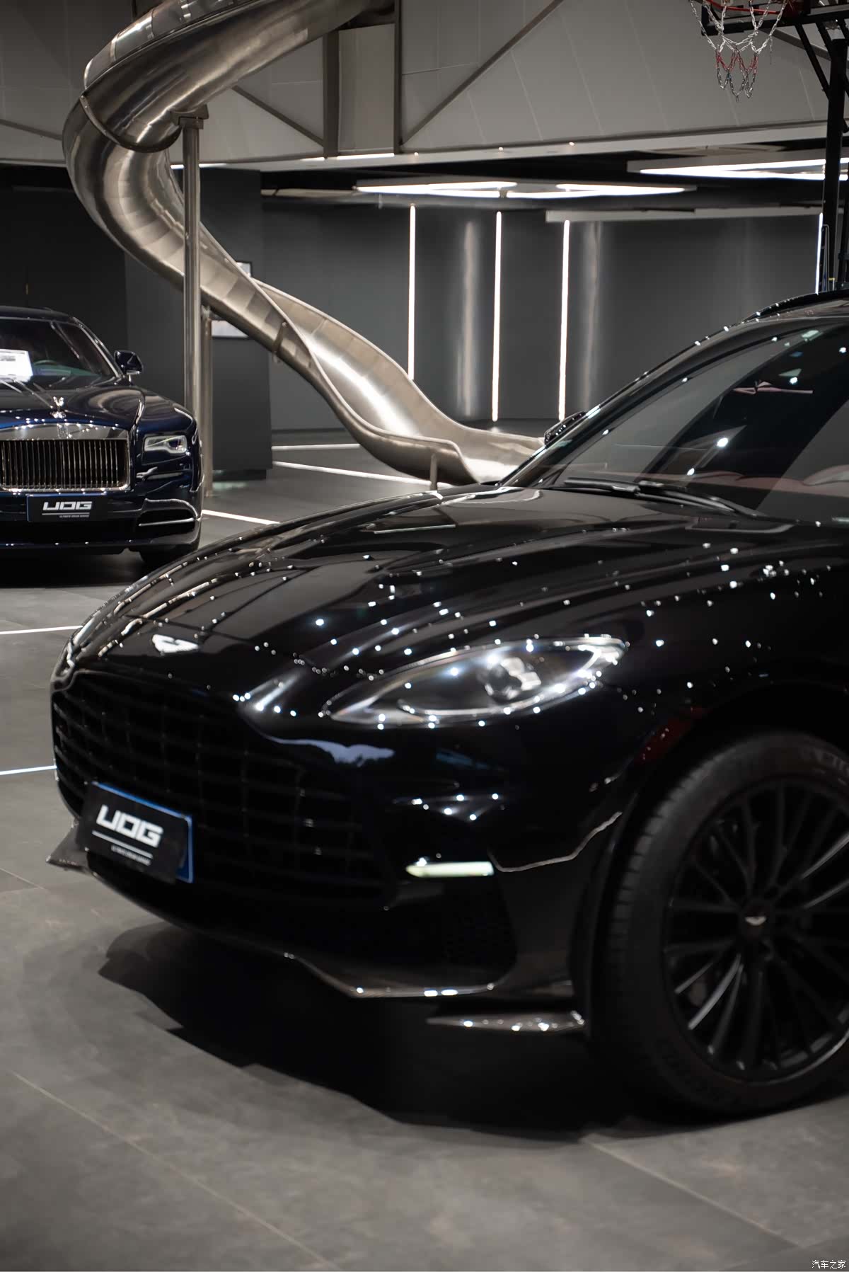 Aston Martin DBX, 2021 2
