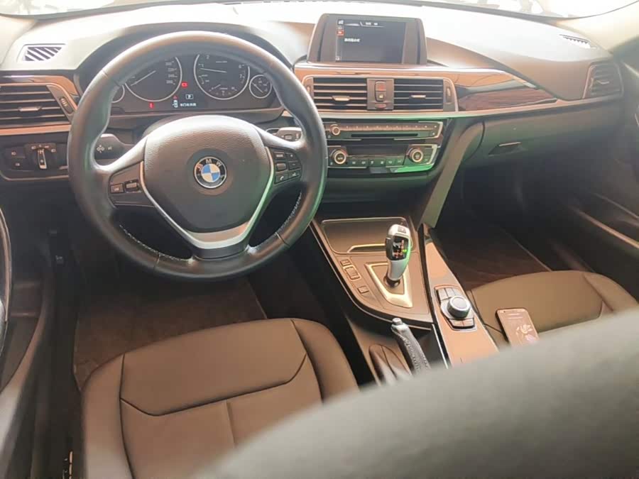 BMW 3 Series 2017, фото 9