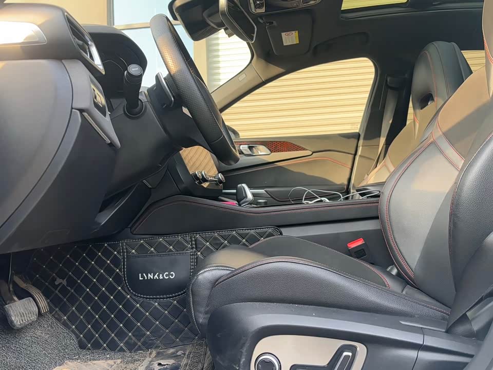 Lynk & Co 03