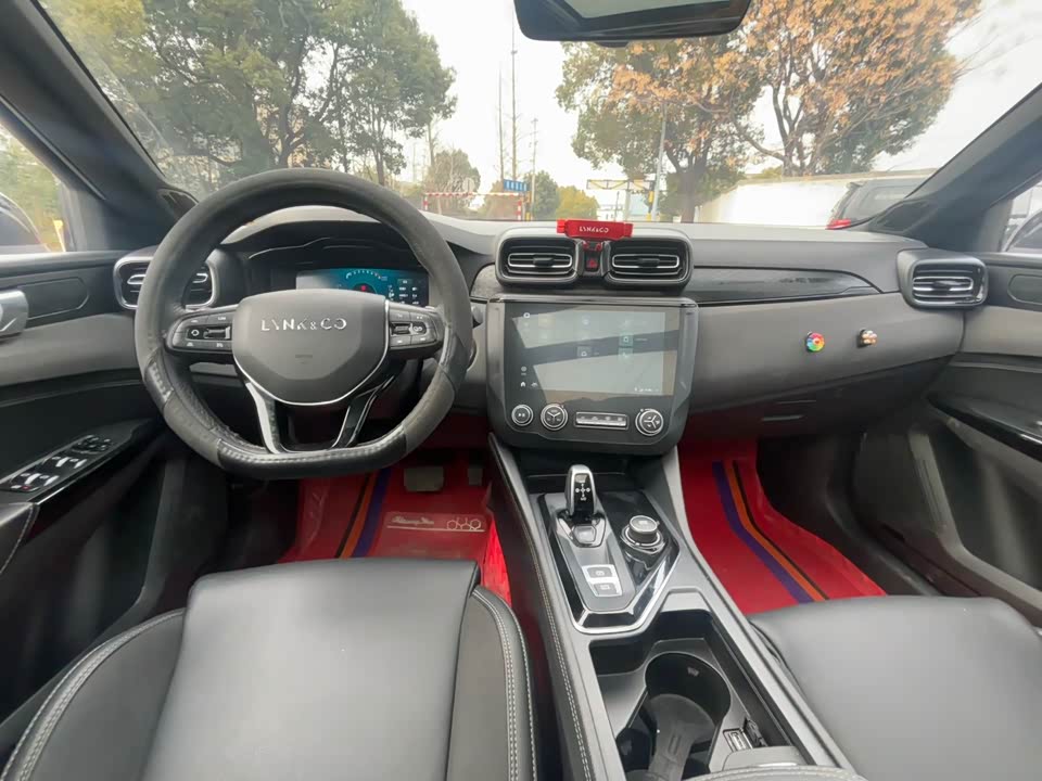 Lynk & Co 03