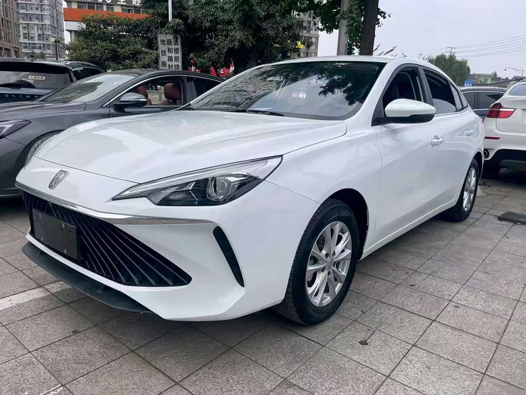 Roewe i5