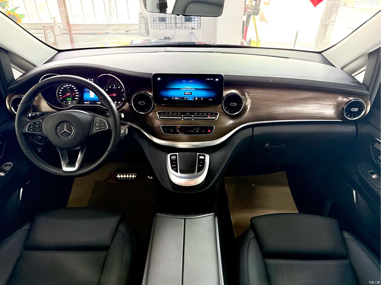 Mercedes-Benz V-Class, 2024 11