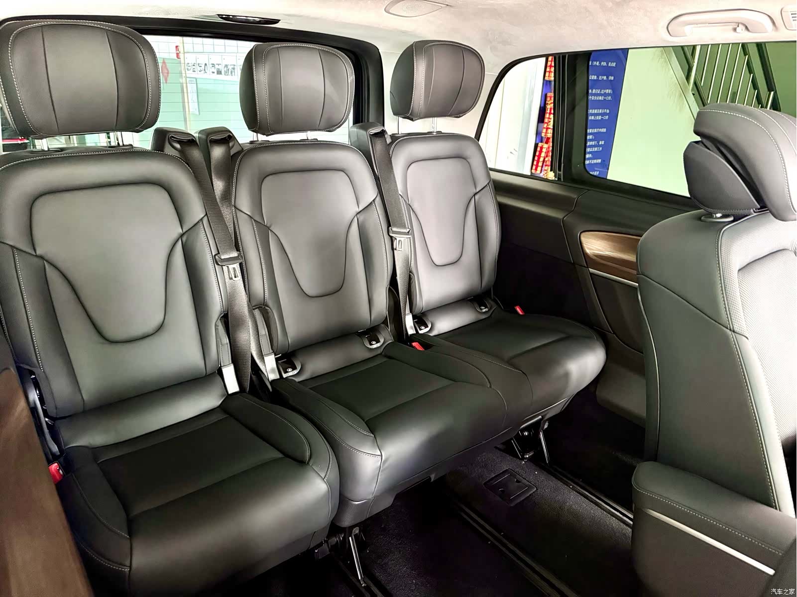 Mercedes-Benz V-Class, 2024 26