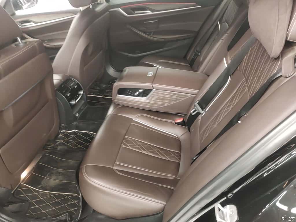 BMW 5 Series, 2019 24
