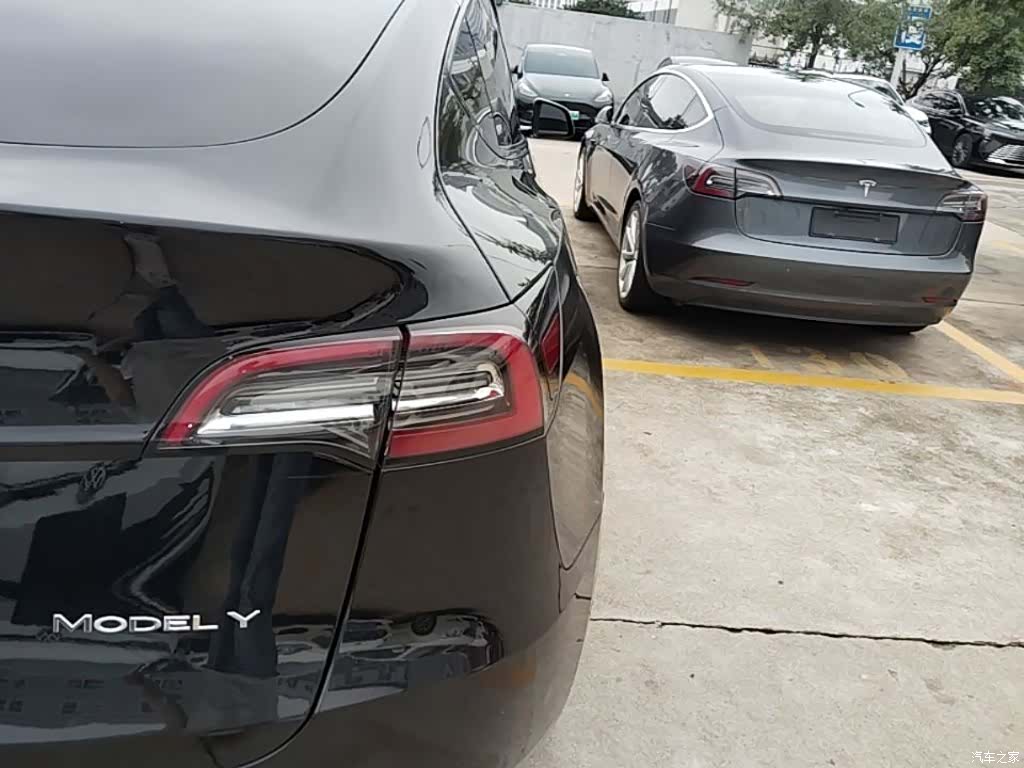 Tesla Model Y, 2024 8