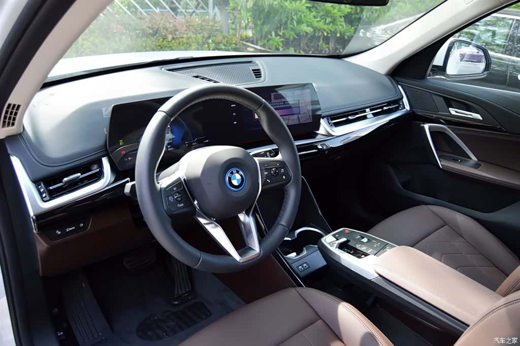 BMW iX1, 2025 9