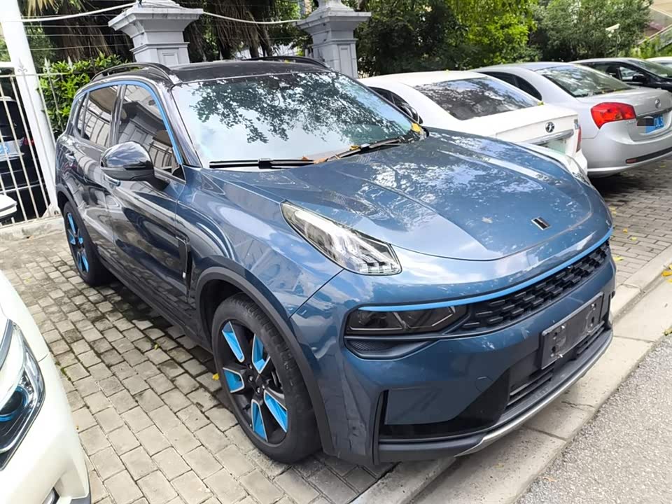 Lynk & Co 01
