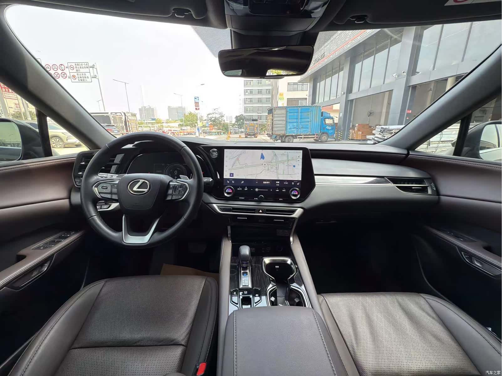 Lexus RX, 2024 4
