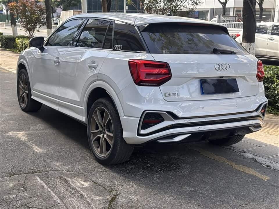 Audi Q2L