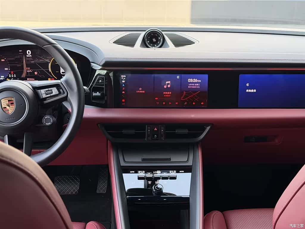 Porsche Macan, 2025 10