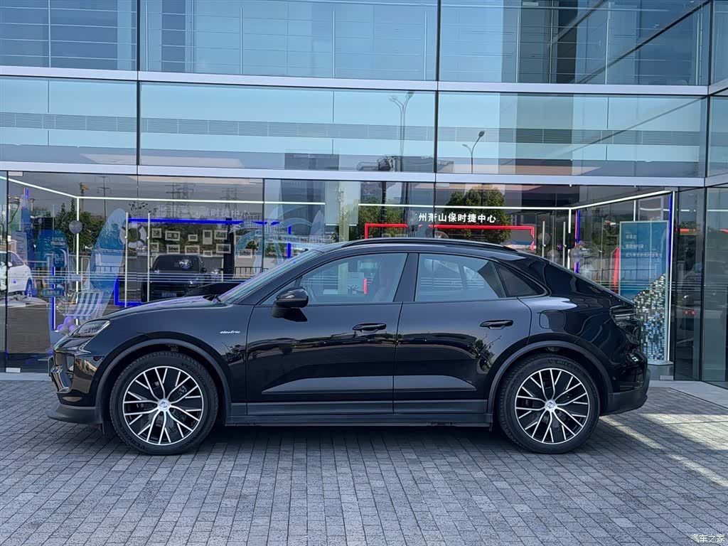 Porsche Macan, 2025 3