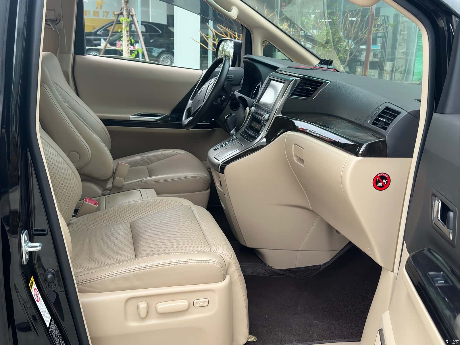 Toyota Alphard, 2014 7
