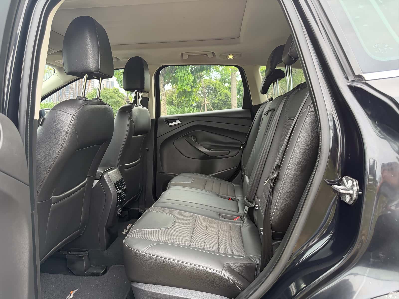Ford Kuga, 2016 11