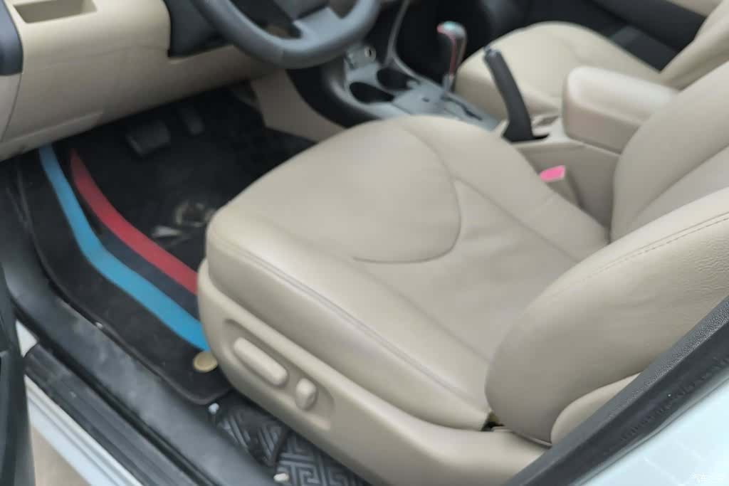 Toyota RAV4, 2011 9