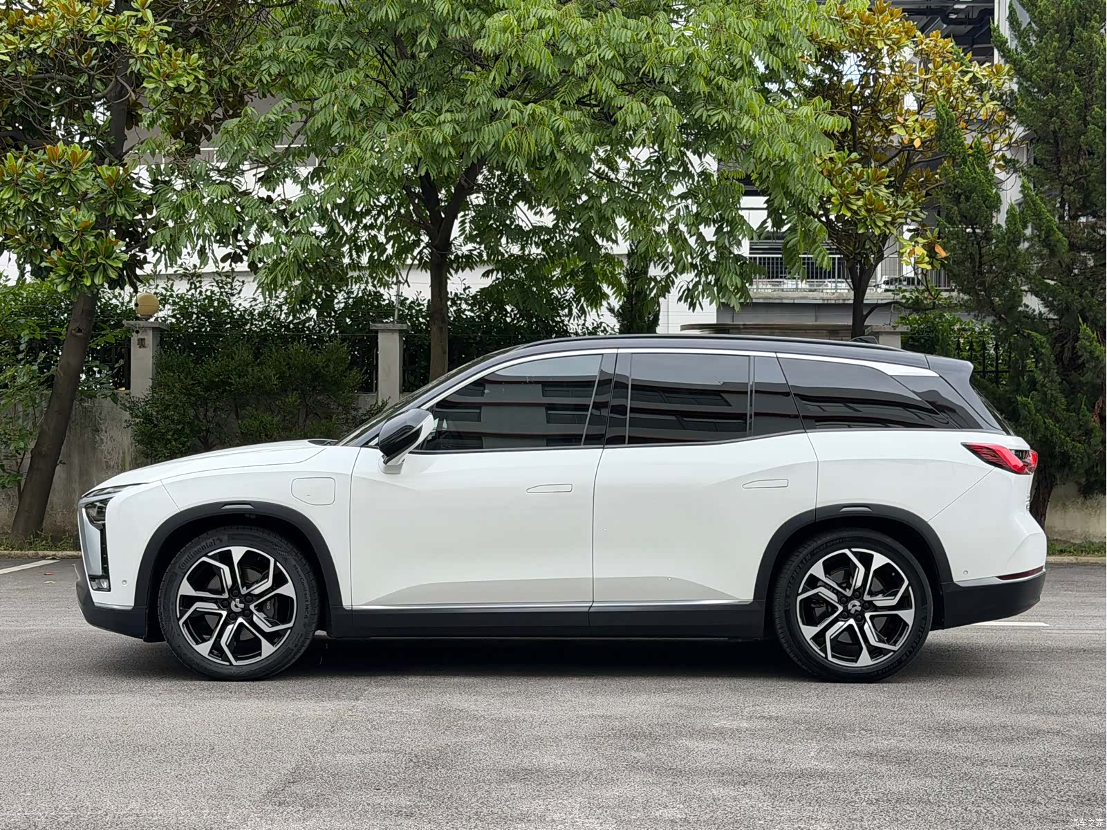 NIO ES8, 2022 4
