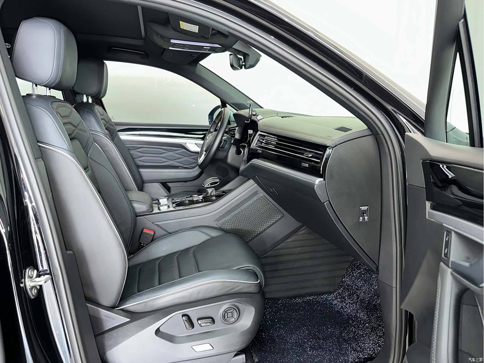 Volkswagen Touareg, 2020 10